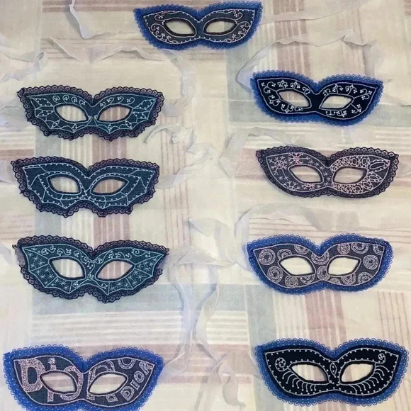 Hand made beautiful carnival masks 🎭 - Picture 4 of 10